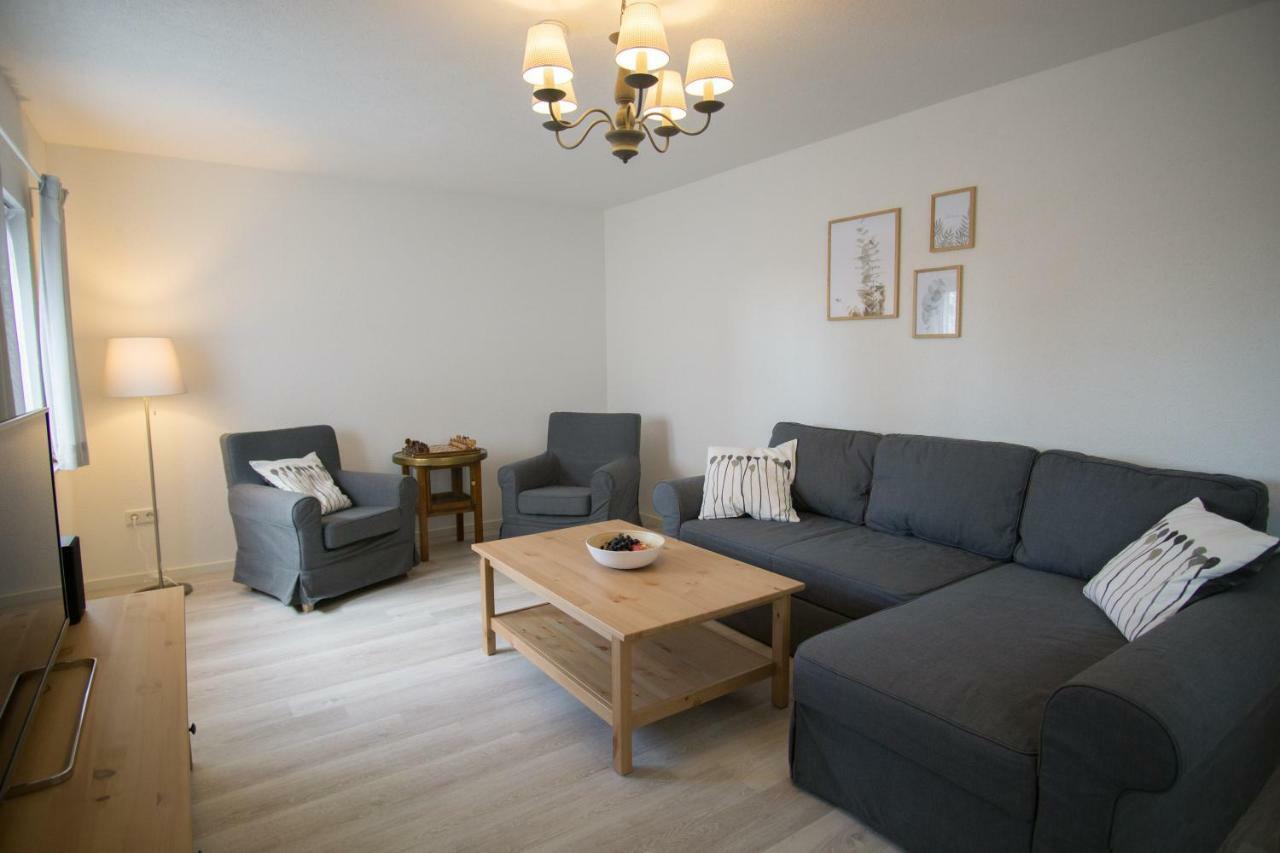 Ferienwohnung Charlotte Weisenheim am Sand Bagian luar foto